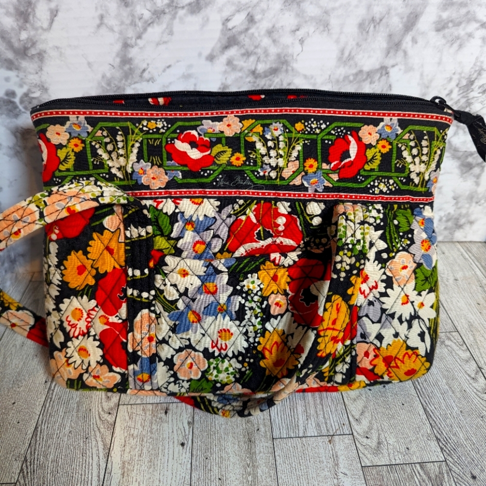 Vera Bradley Poppy fields little Betsy handbag, used, like new condition